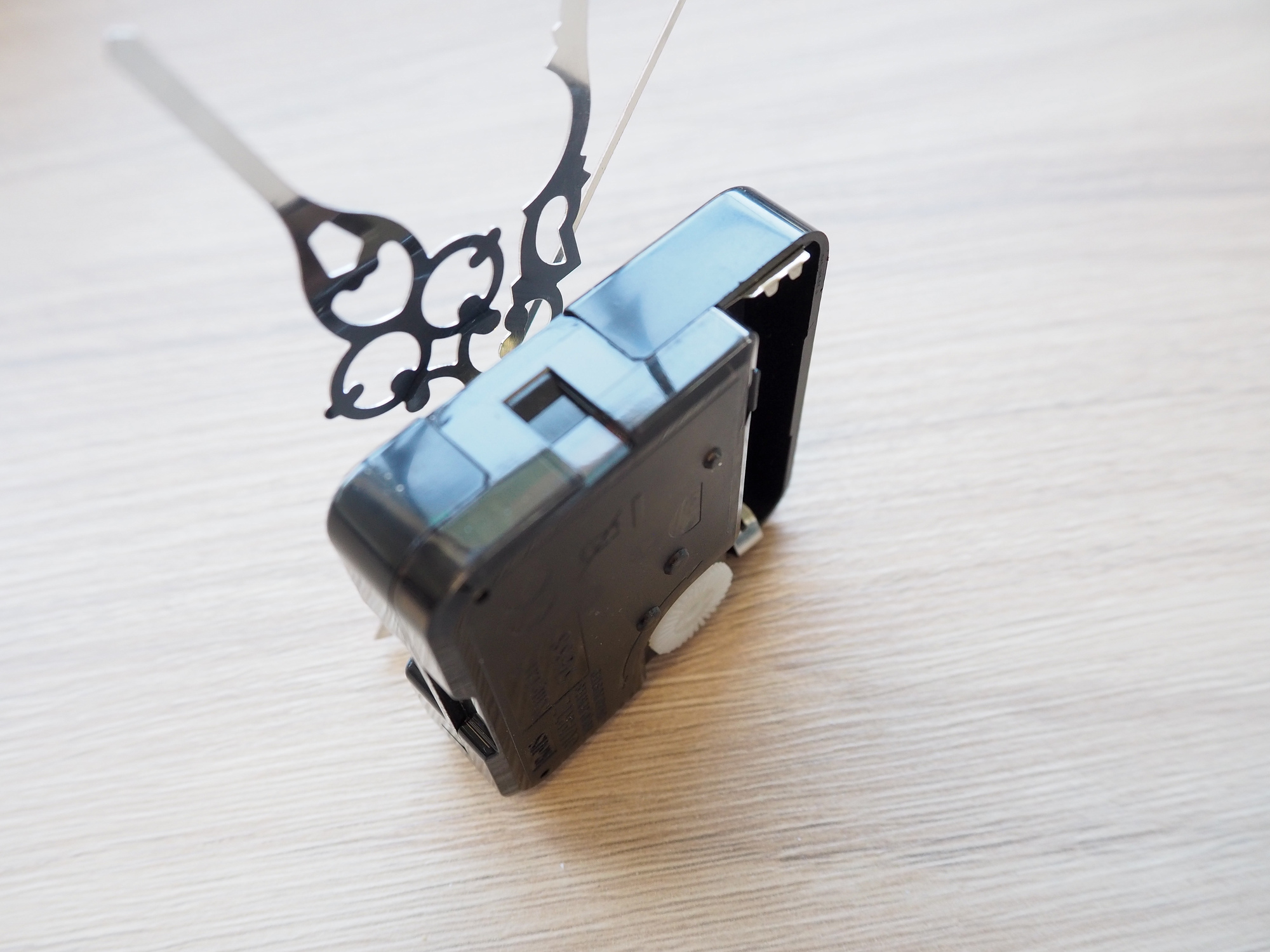 Hodinový strojek (3)